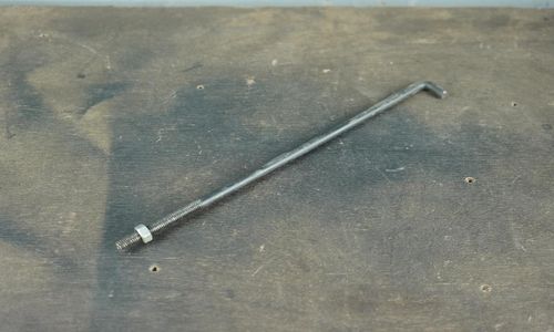 HASTE DE RETENÇÃO DE BATERIA ZINCADA 1/4 X 400