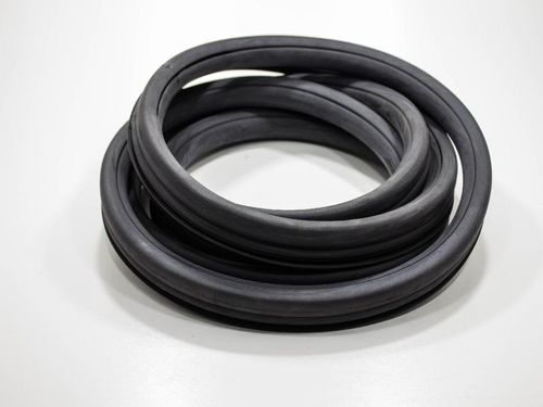 BORRACHA PARA-BRISA COM FRISO PLASTICO ACD10 A D70 .../84