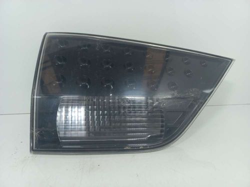 LANTERNA DA TAMPA ESQUERDA MITSUBISHI OUTLANDER 2.0 2013